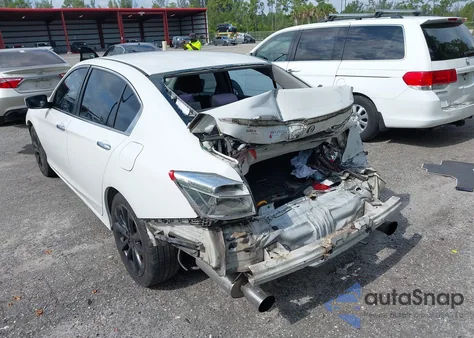2015 Honda Accord Sport z USA, uszkodzony, nr VIN 1HGCR2F57FA095002